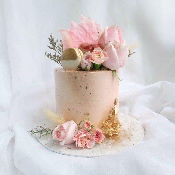 Daphne Cake | Flower & Macaroon Cake